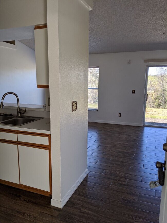 Foto del edificio - 15461 Margaux Dr