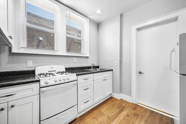 Foto del edificio - 972 McLean Ave