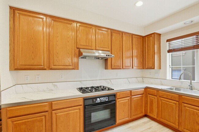 Foto del edificio - Beautiful Communication Hill Townhome
