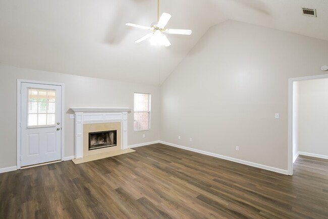 Foto del edificio - 4728 Waltons Cir