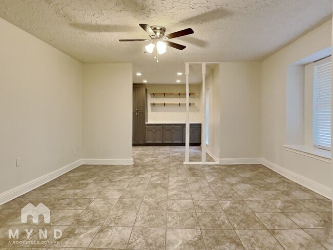 Building Photo - 4635 Deer Point Dr