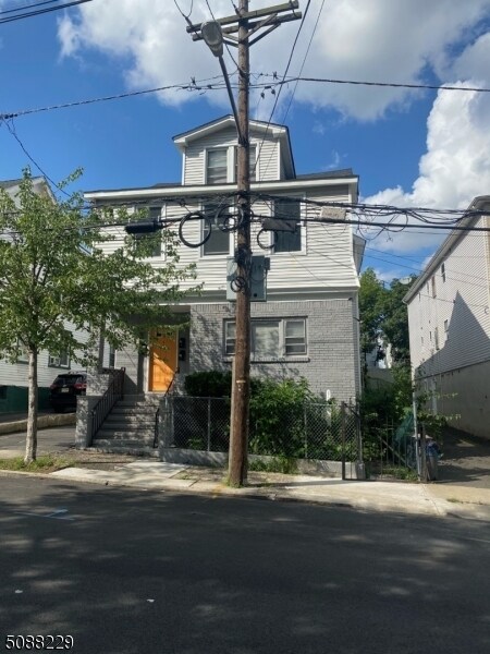 Primary Photo - 241 Lehigh Ave