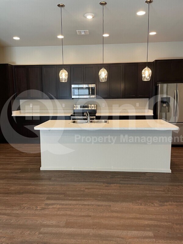 Building Photo - 3043 N Dasylirion Dr