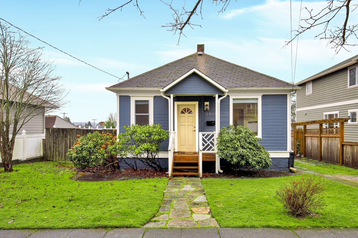 Primary Photo - Ballard Charm with RV Parking