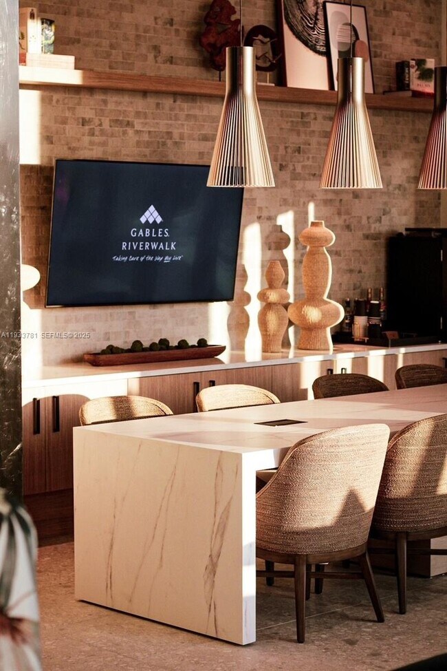 Foto del edificio - 333 N New River Dr E