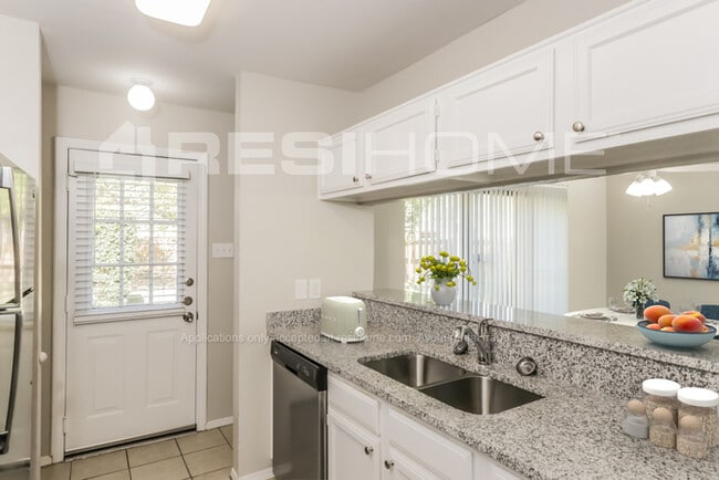 Photo - 2213 Salerno Dr House