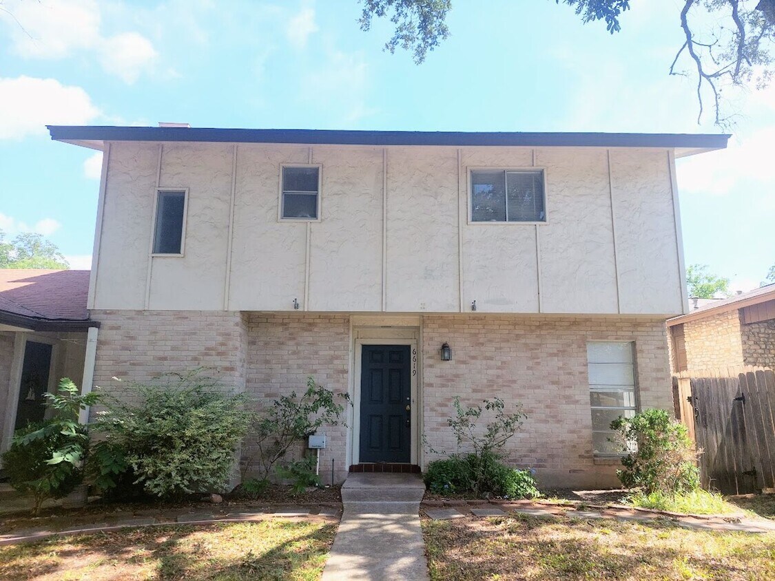 Foto principal - Leon Valley~ 3 bedroom~ Freshly Painted In...