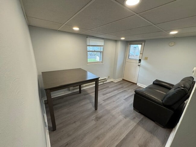 Building Photo - 27 Berwin St