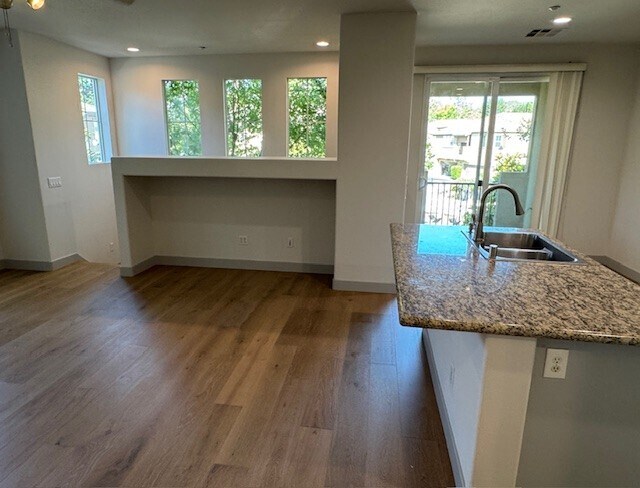 Foto del edificio - 25410 Huxley Dr