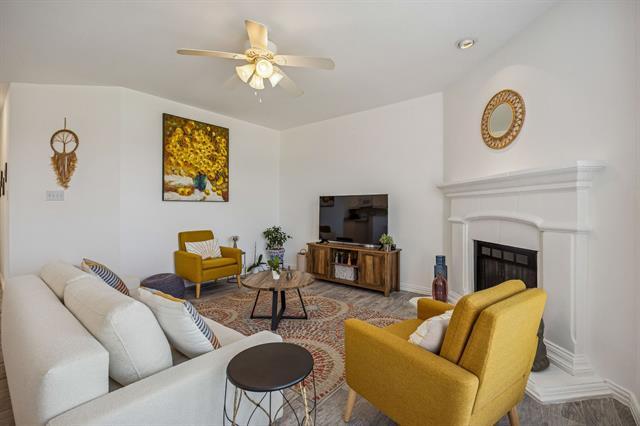 Foto del edificio - 12861 Farmington Dr