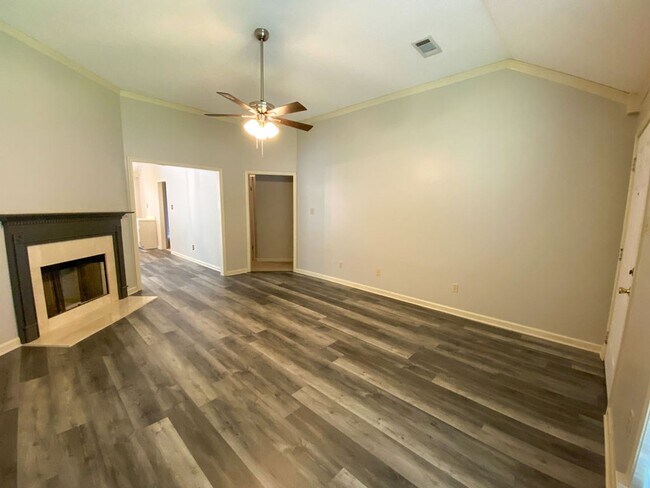 Building Photo - 3 bed, 2 bath in Lakeland near Stonebridge...