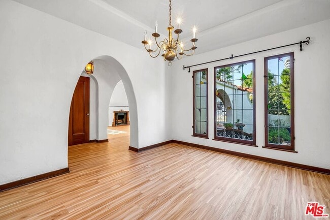 Building Photo - 10630 Wellworth Ave