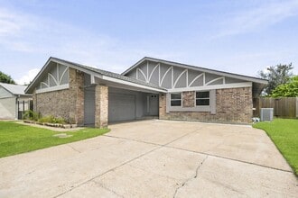 Building Photo - 830 Seacliff Dr