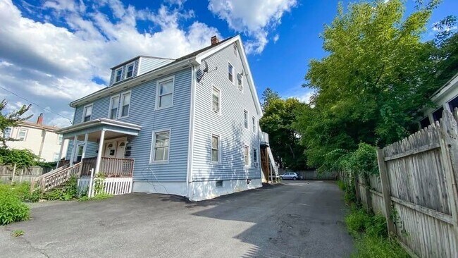 Building Photo - 10 7th Ave