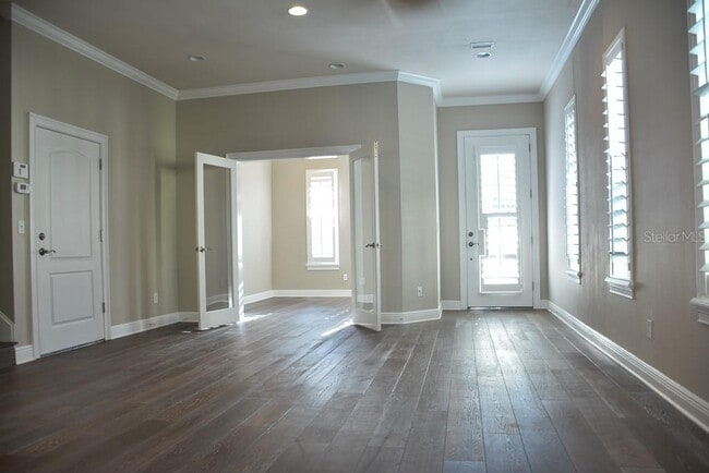 Building Photo - 947 Hemingway Cir