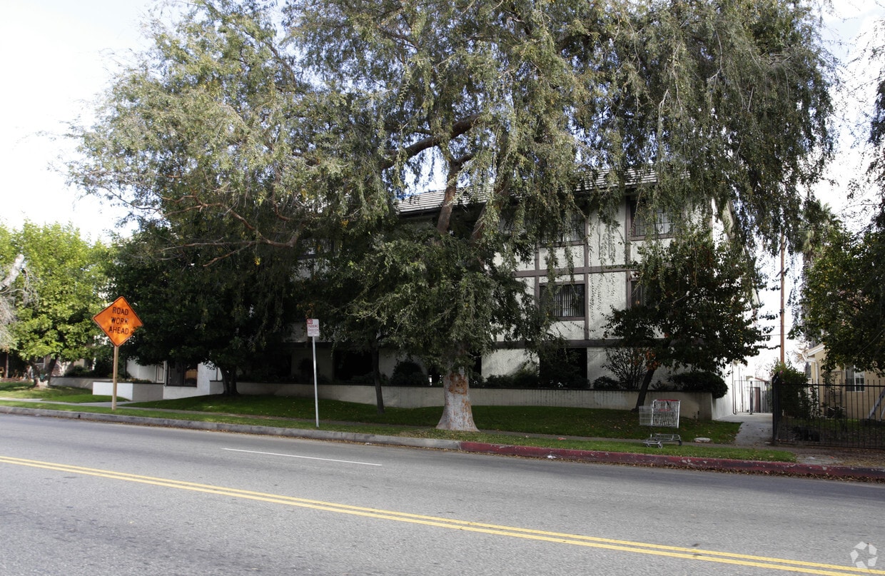 Building Photo - 6614 Coldwater Canyon Ave