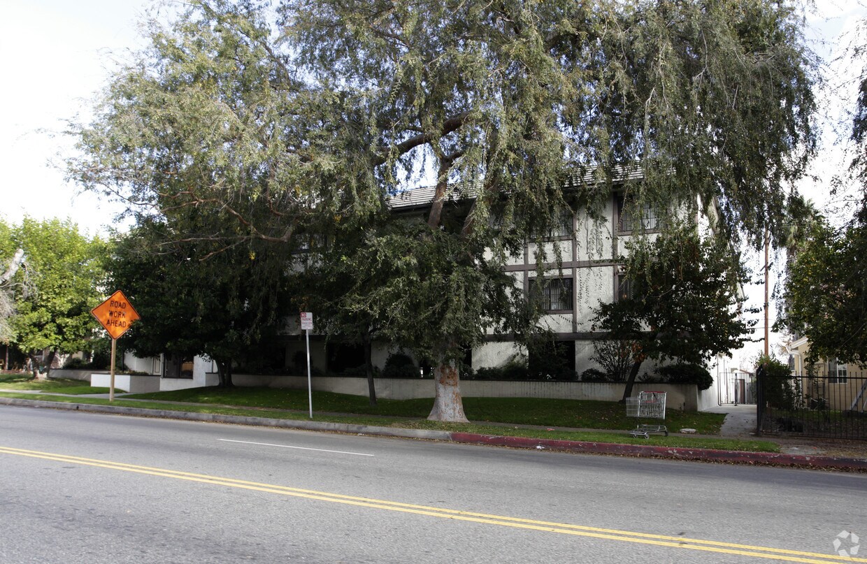 Foto del edificio - 6614 Coldwater Canyon Ave