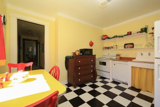 Foto del edificio - 1040 Walnut Hill Pl