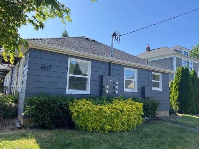 Building Photo - 6617 N Greeley Ave
