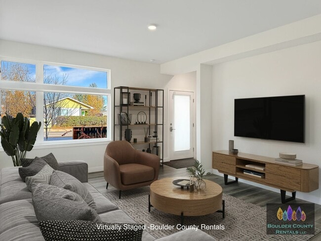 Building Photo - Fresh-Modern-Convenient 2/3/2 Twnhome