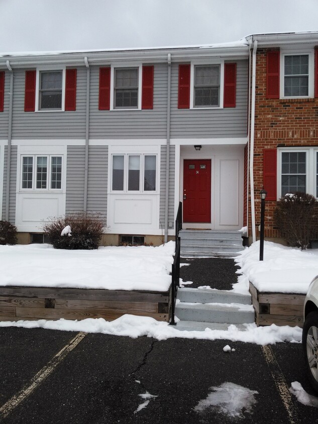 Primary Photo - Townhome Style Condo Unit Available For Rent!