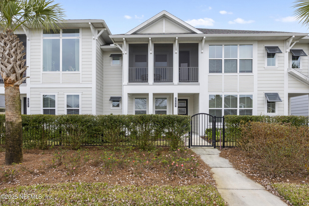 Primary Photo - 405 Crestview Dr
