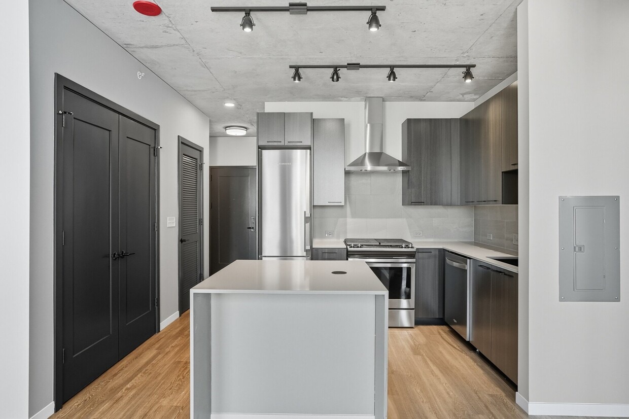 Photo - 967 W Washington Blvd (Chicago, IL)