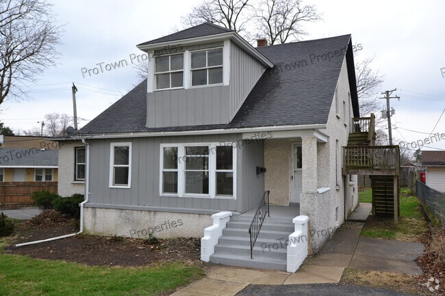 Building Photo - 1067 N May St