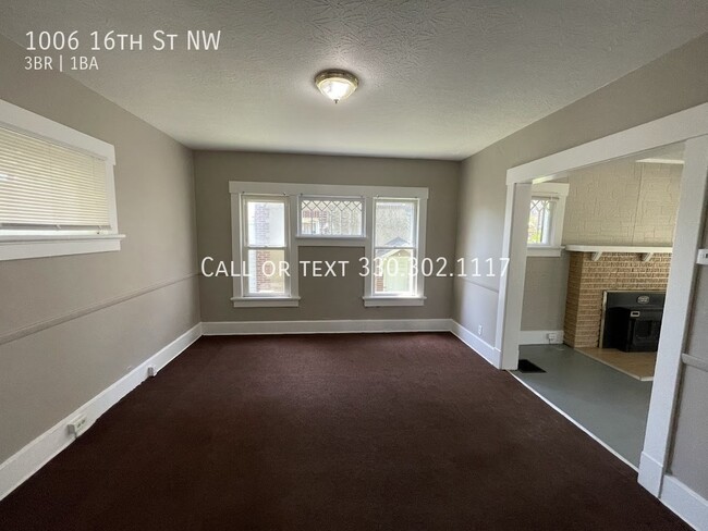 Building Photo - Three bedroom one bathroom home for rent