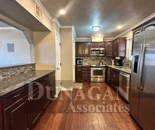 Foto del edificio - 3 Bedroom 1.5 Bath - Furnished