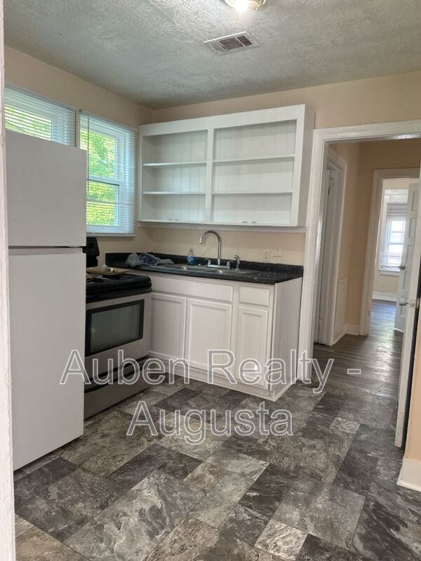 Building Photo - 2108 Shirley Ave