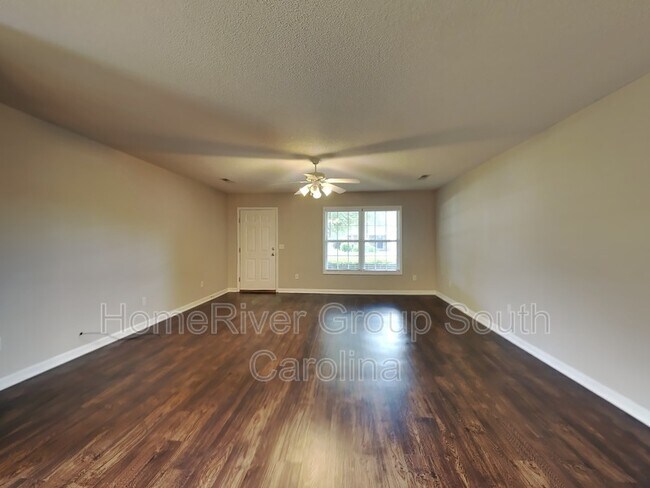 Building Photo - 3521 Beacon Dr