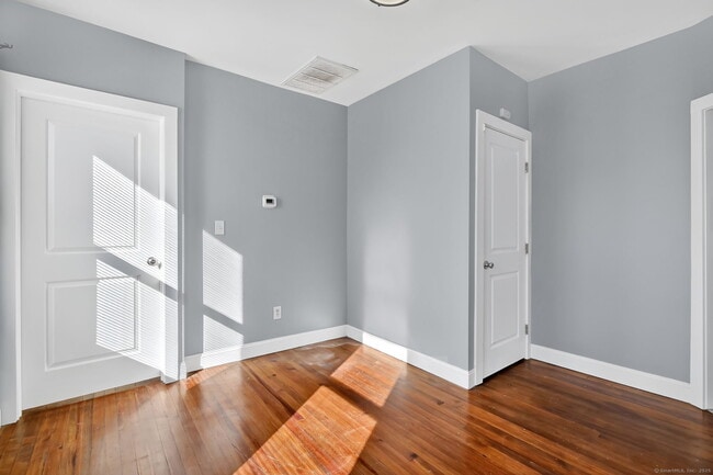 Building Photo - 14 Belden St