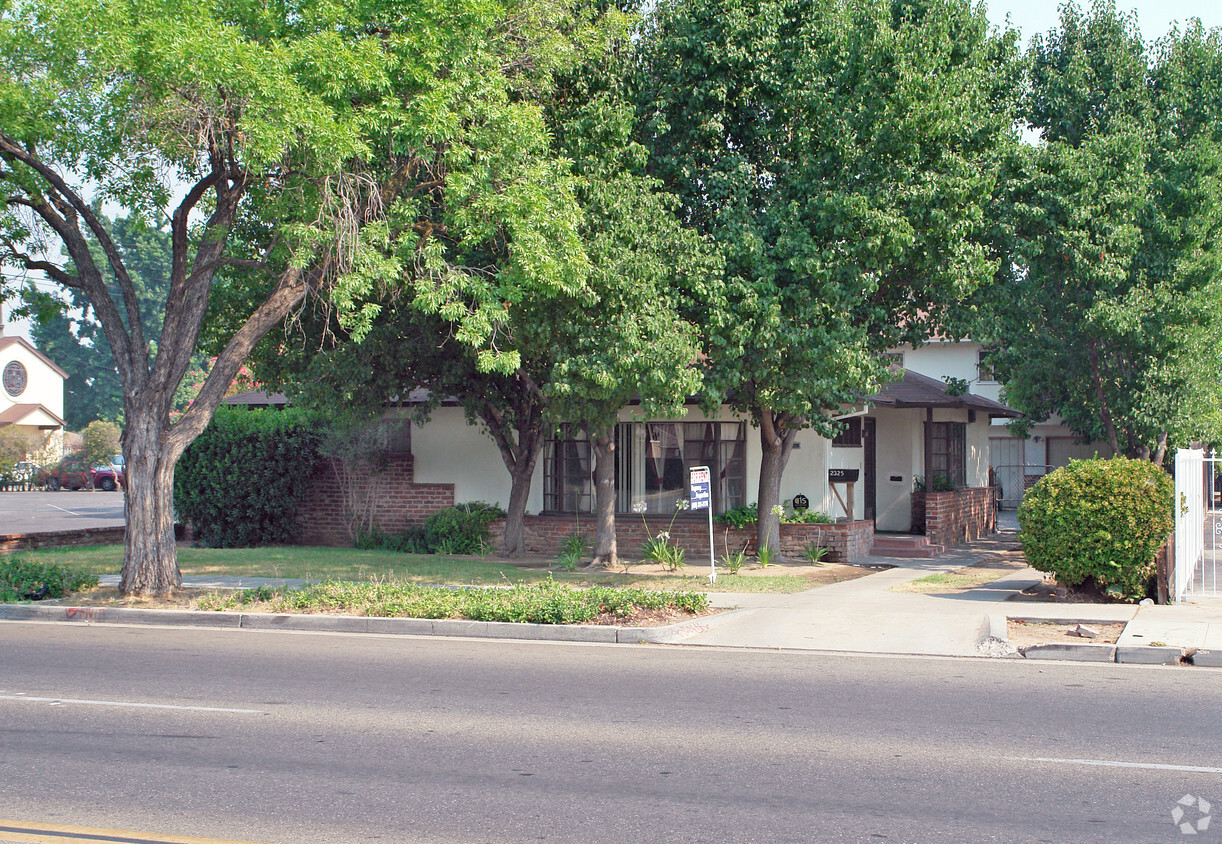 Building Photo - 2318 E Clinton Ave