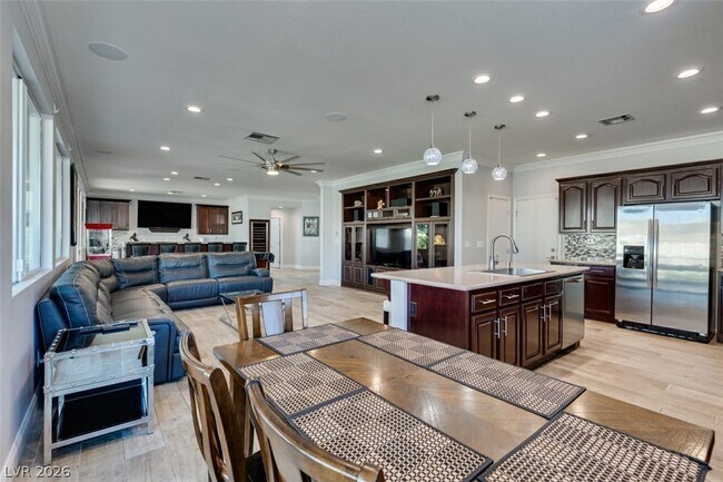 Building Photo - 5056 Shadow Palm Ct