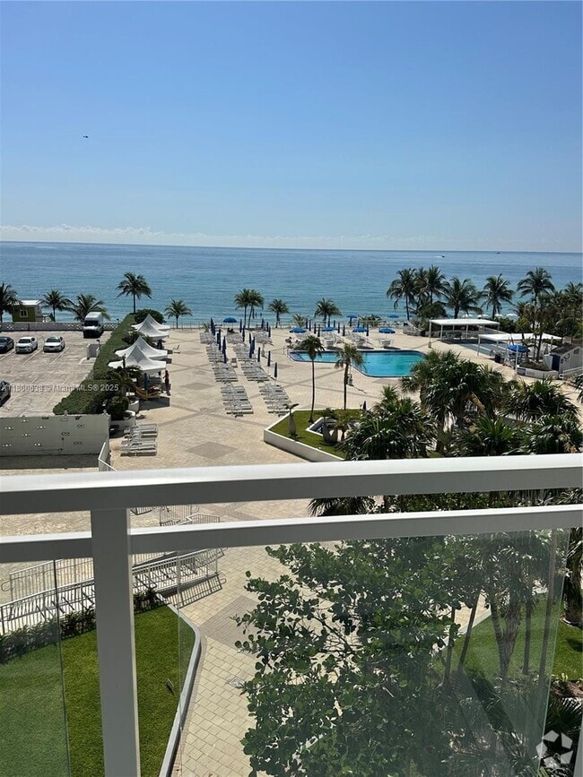 Building Photo - 2030 S Ocean Dr