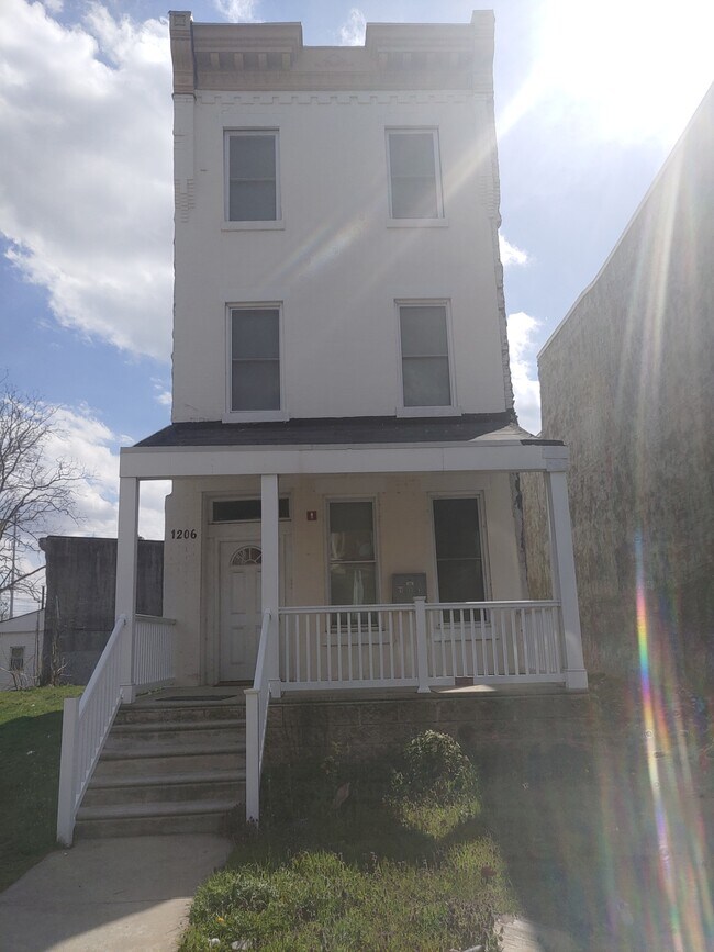 1206 W Allegheny Ave Unit 3rd floor, Philadelphia, PA 19133