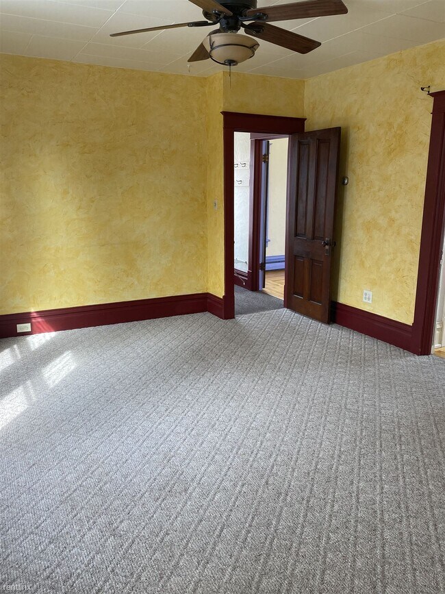 Building Photo - 3 br, 1.5 bath Duplex - 112 West Marshall ...