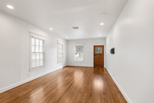 Foto del edificio - 1223 Rutland St