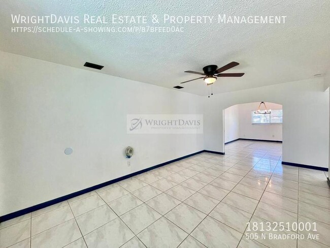 Building Photo - Cute 2/1 home in Tampa