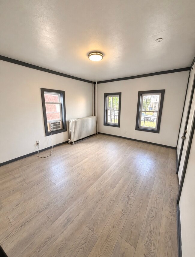 Building Photo - 703 W Clinton St