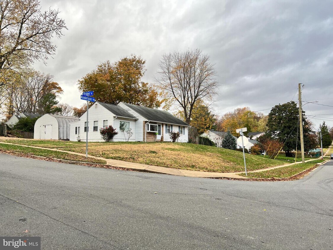 1916 Anderson Rd, Falls Church, VA 22043 House for Rent in Falls