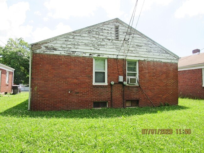 Foto del edificio - 1316 Medford Ave, Indpls, IN 46222