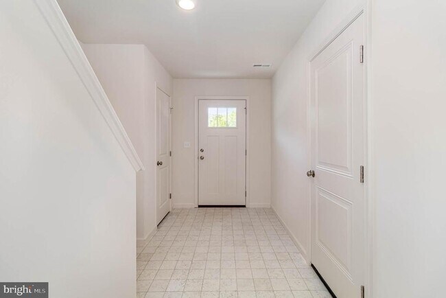 Foto del edificio - 8160 Lenker Dr