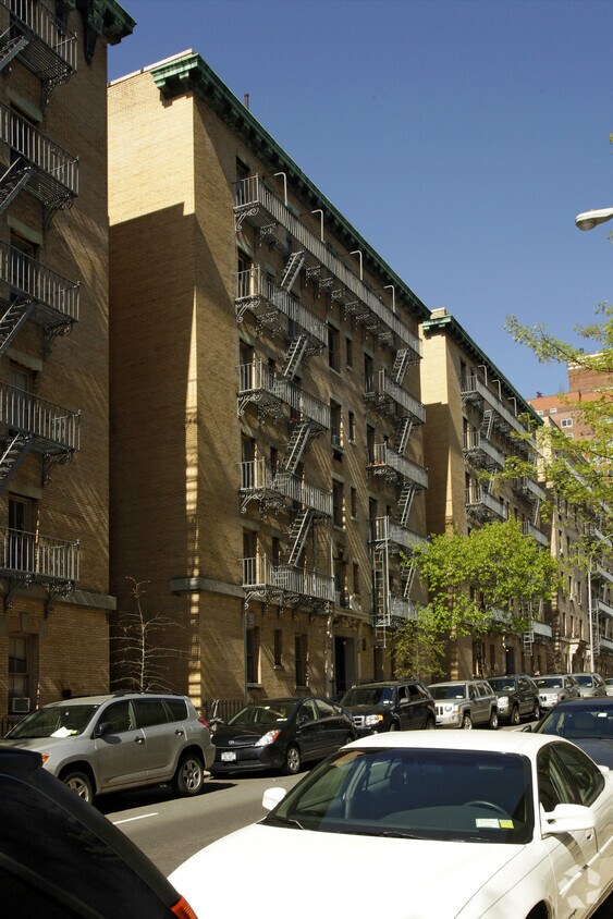 Building Photo - 410 E 65th St