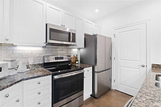 Building Photo - 325 East Paces Ferry Rd NE