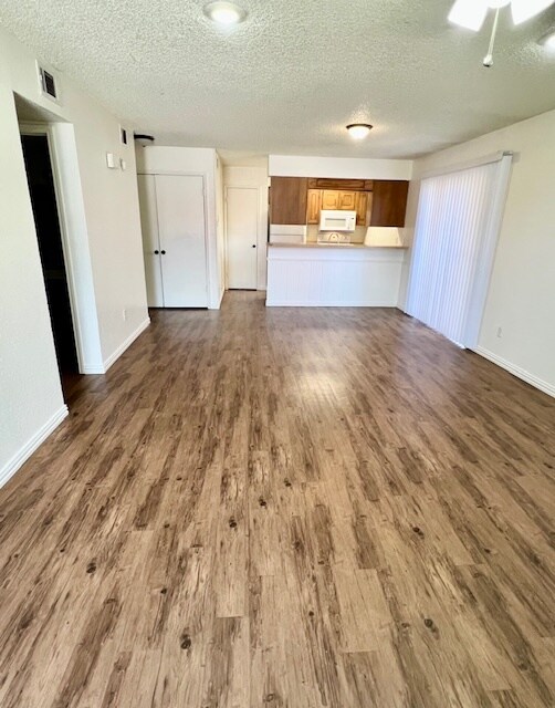 Foto principal - 475 Industrial Dr W