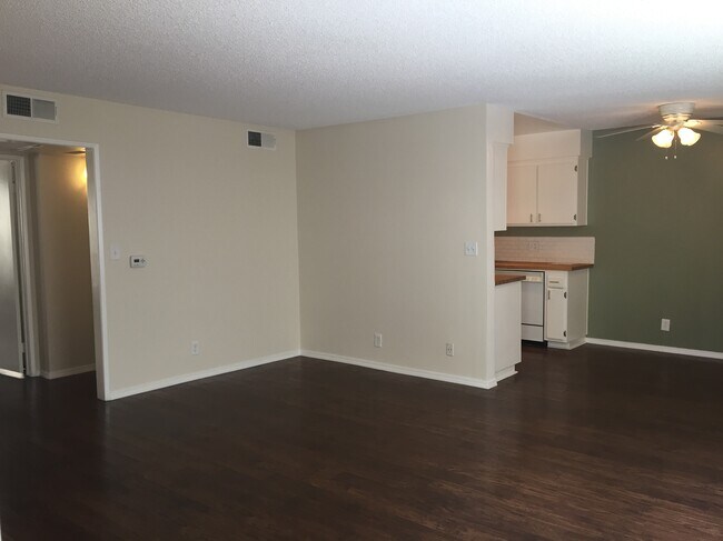 Foto del edificio - 7037 Alabama Ave