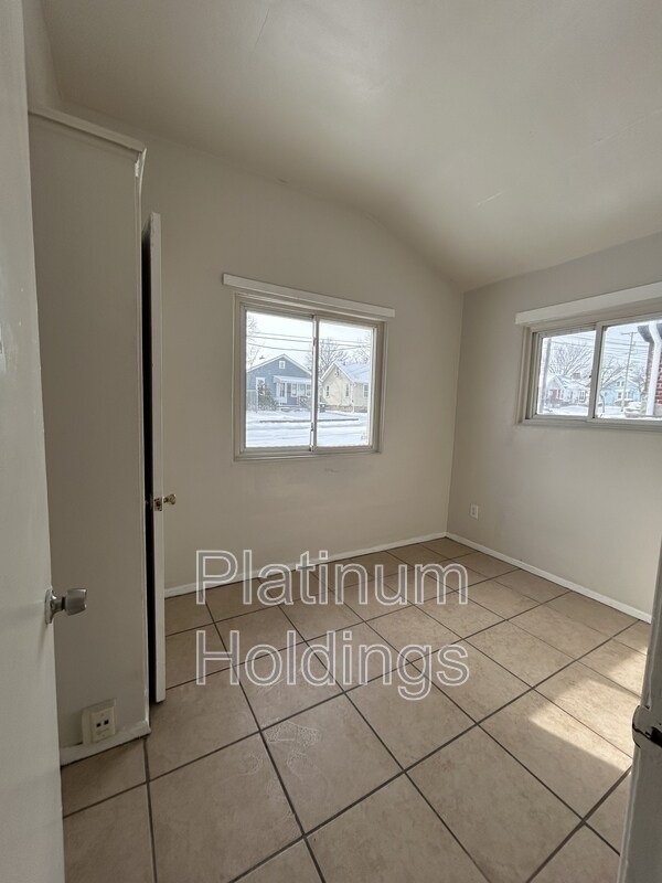 Foto del edificio - 1055 Neville Ave