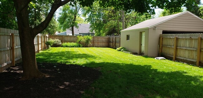 Building Photo - 2123 Wesleyan Dr
